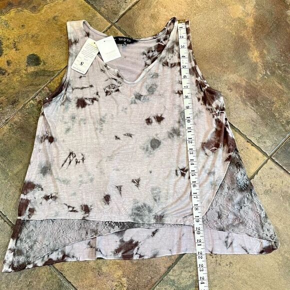 NWT Yak & Yeti Tye-Dye Tank with Lace Accents Small - Picture 7 of 8